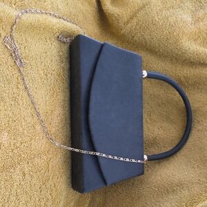 Elegant Black Handbag with Gold Chain